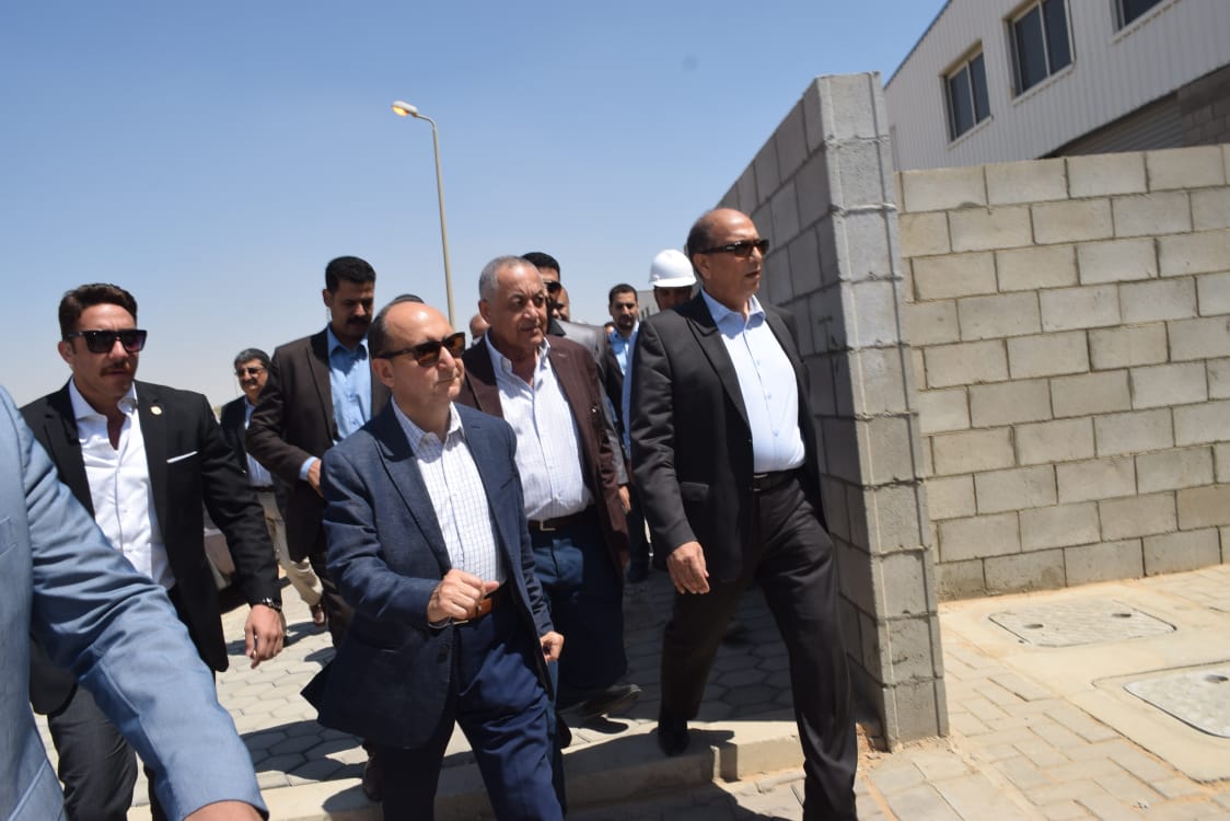 وزير التجارة والصناعة يتفقد الوحدات الانتاجية بمدينة الجلود بالروبيكى (3).jpg