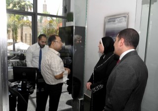 وزيرة التجارة والصناعة تقوم بجولة داخل مقر التنمية الصناعية بمركز خدمات المستثمرين بهيئة الاستثمار ... وتبحث مع المستثمرين مدى رضائهم عن الخدمات المقدمة 